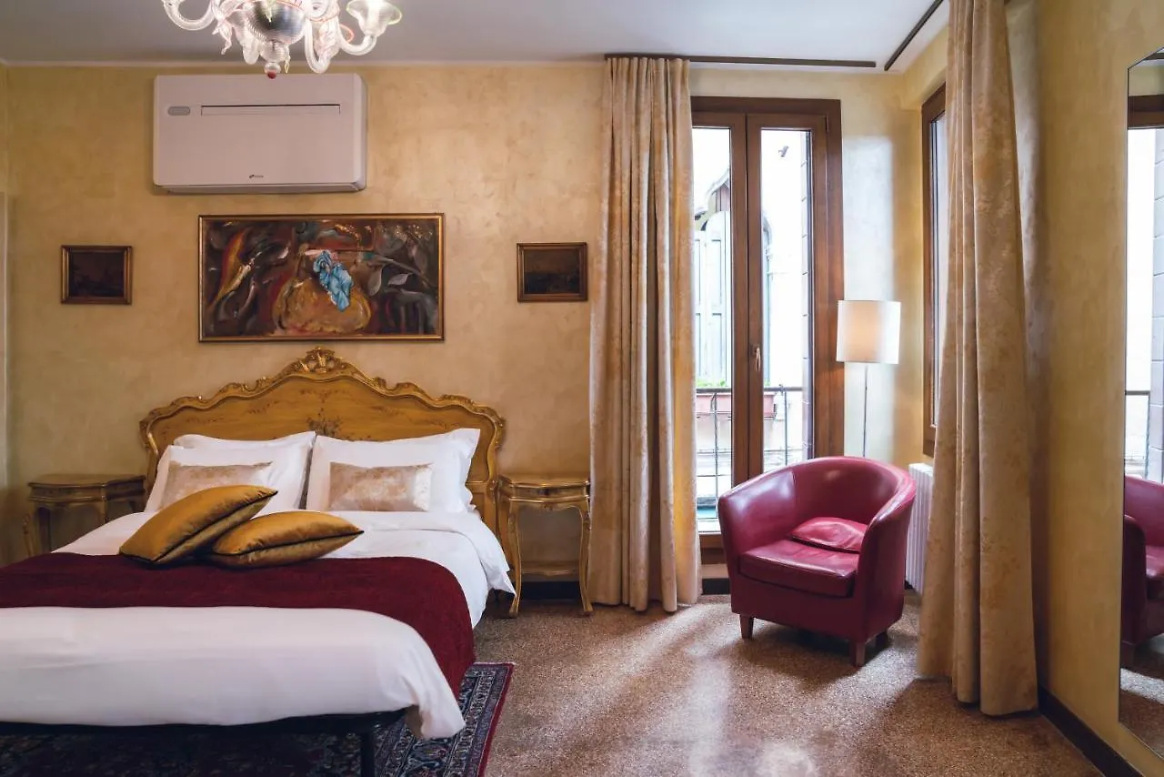 Palazzo San Luca Bed & Breakfast Venice 3*,